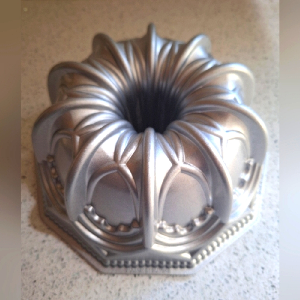 Nordicware Vaulted Cathedral Bundt Pan NWOB
